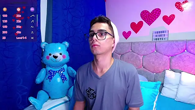 OwenBluee online show from February 2025 12:16:01 AM