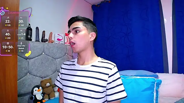 OwenBluee online show from September 2025 10:32:02 PM