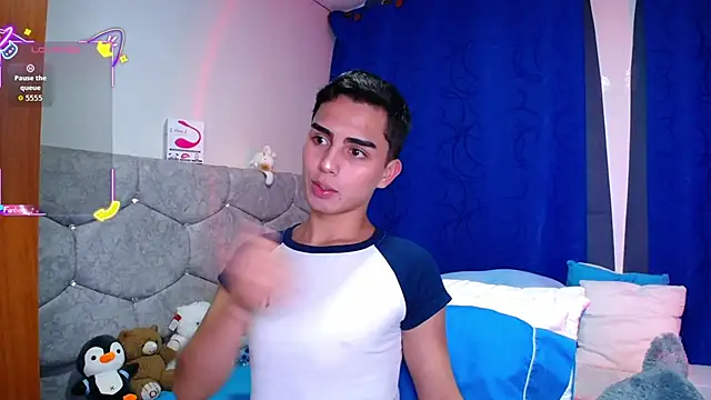 OwenBluee online show from September 2025 09:28:02 PM