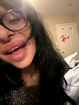 myloveforyouu online show from November 2025 01:22:01 PM