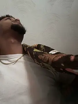 Snapshot of rayyymack chatting on January 2025 05:00:02 PM rayyymack online show from January 2025 05:00:02 PM