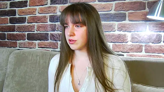 Snapshot of Sofia_Hugs chatting on October 2025 06:43:01 PM Sofia Hugs online show from October 2025 06:43:01 PM