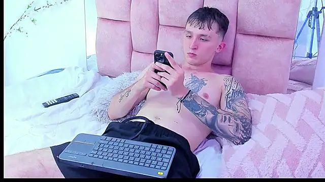 Snapshot of Dylanwhite23_ chatting on February 2025 11:58:02 PM Dylanwhite23 online show from February 2025 11:58:02 PM