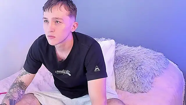 Snapshot of Dylanwhite23_ chatting on February 2025 03:52:01 PM Dylanwhite23 online show from February 2025 03:52:01 PM