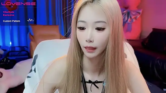 JoooJo  online show from March 2025 08:08:01 PM