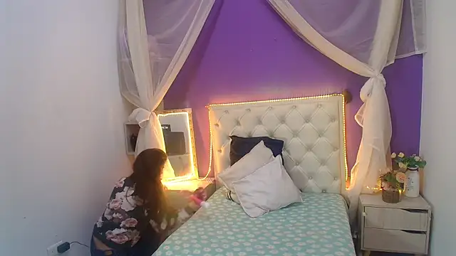 Ingrid Casas online show from December 2024 05:18:02 PM