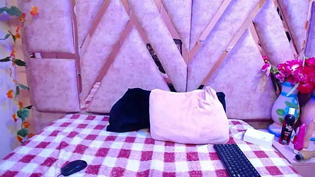 Snapshot of Azul_Horny18 chatting on February 2026 06:26:01 AM Azul Horny18 online show from February 2026 06:26:01 AM