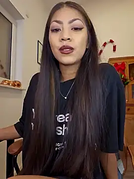 Snapshot of xKimRose chatting on January 2025 08:00:01 PM xKimRose online show from January 2025 08:00:01 PM