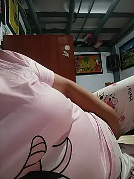 Snapshot of clarita_01 chatting on June 2026 10:04:01 AM clarita 01 online show from June 2026 10:04:01 AM