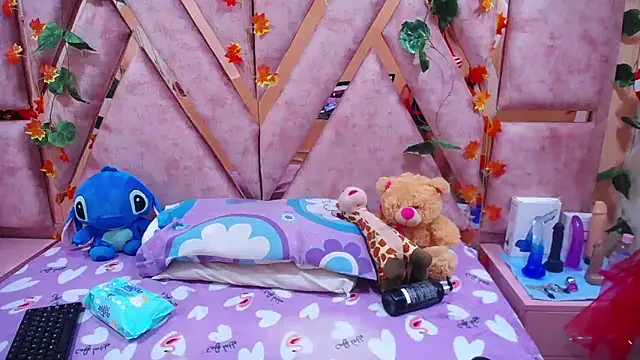 Emmily Walker online show from December 2024 12:18:02 PM