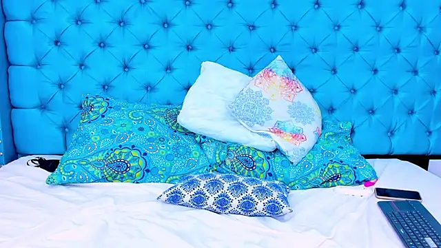 PariisRoa online show from March 2025 04:53:01 PM