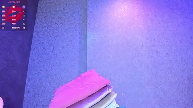 Snapshot of VanessaKalo chatting on November 2025 01:29:01 AM VanessaKalo online show from November 2025 01:29:01 AM