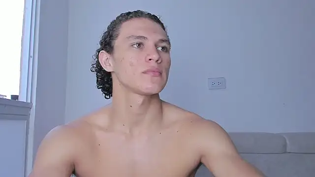 laurent nova online show from February 2025 10:20:02 PM