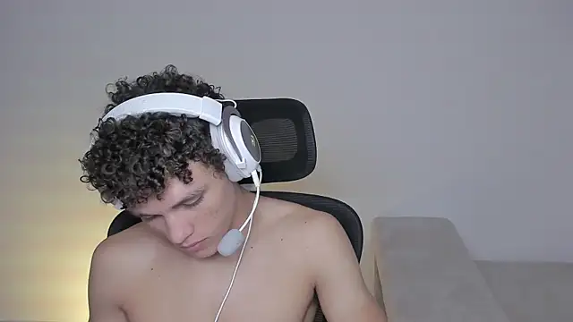 laurent nova online show from September 2025 06:41:02 PM