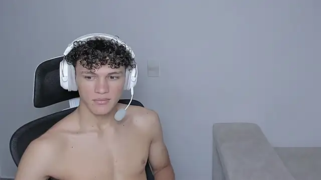 laurent nova online show from September 2025 08:30:02 PM