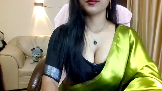 Snapshot of Queenhimanshi chatting on April 2026 07:22:01 PM Queenhimanshi online show from April 2026 07:22:01 PM