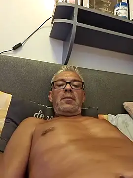 Snapshot of Picolo4111 chatting on September 2025 04:01:01 AM Picolo4111 online show from September 2025 04:01:01 AM