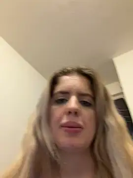 Snapshot of Holly-Glamour chatting on June 2026 01:45:02 PM Holly-Glamour online show from June 2026 01:45:02 PM