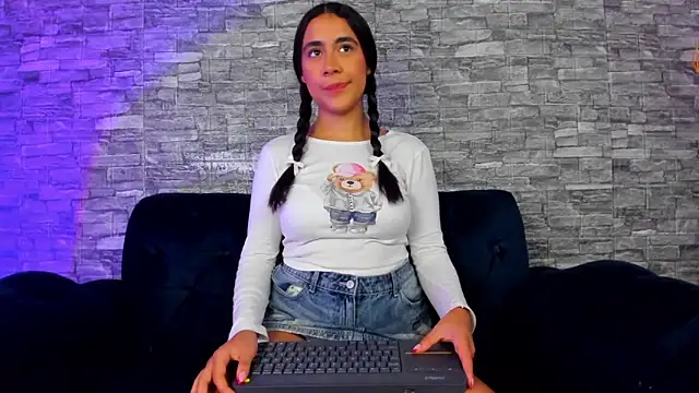 xanna sweet online show from February 2025 01:56:02 PM