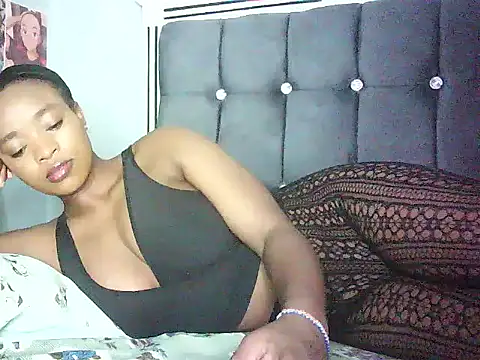 Cryaluna online show from May 2026 07:35:01 AM