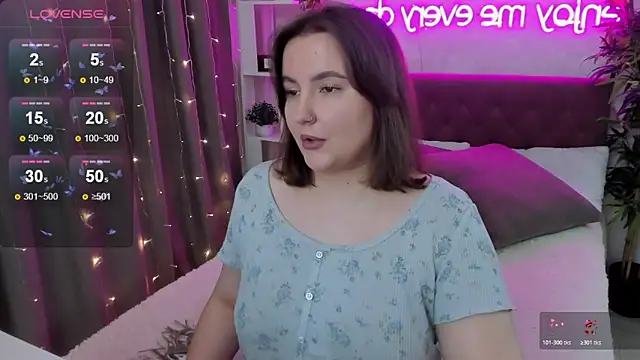 FeralPeach online show from November 2025 04:33:01 AM