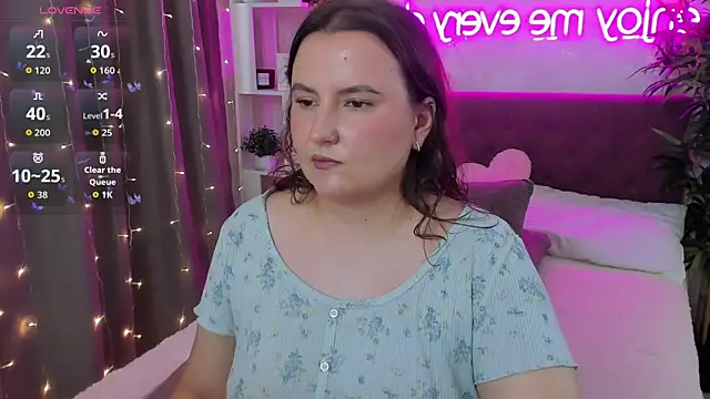 Snapshot of FeralPeach chatting on July 2026 07:13:01 AM FeralPeach online show from July 2026 07:13:01 AM