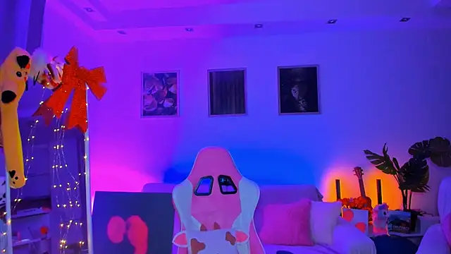 Alyssa Smitt online show from February 2025 10:32:02 PM