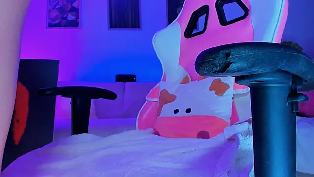 Alyssa Smitt online show from March 2025 03:25:01 AM