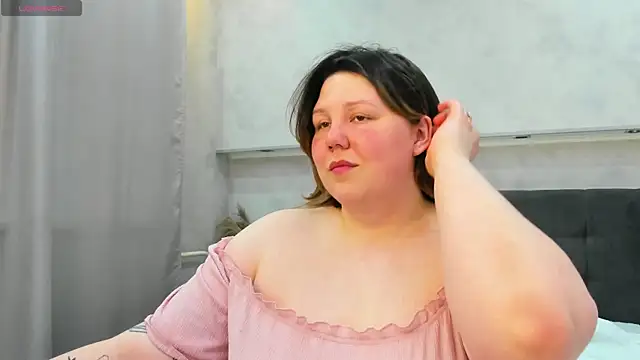 Snapshot of Ruth_Oliver chatting on June 2026 01:07:02 AM Ruth Oliver online show from June 2026 01:07:02 AM