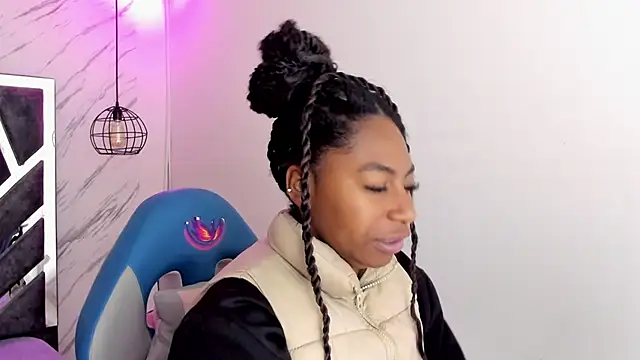 Queen perla  online show from November 2025 12:04:01 PM