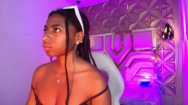 Queen perla  online show from March 2026 06:21:01 PM