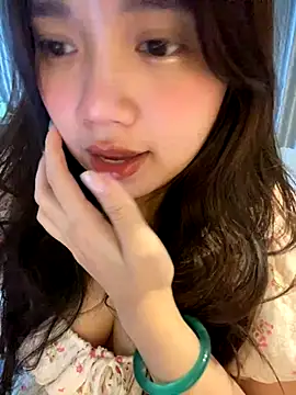 Hotellinh12 online show from November 2025 01:32:02 PM