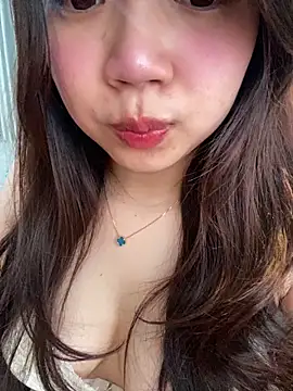 Snapshot of Hotellinh12 chatting on February 2026 07:34:01 AM Hotellinh12 online show from February 2026 07:34:01 AM