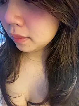 Snapshot of Hotellinh12 chatting on February 2026 04:02:02 PM Hotellinh12 online show from February 2026 04:02:02 PM