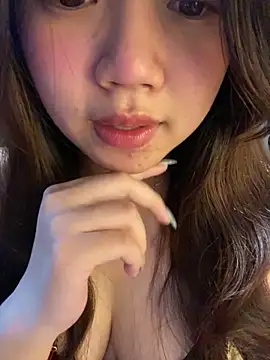 Snapshot of Hotellinh12 chatting on April 2026 11:44:01 AM Hotellinh12 online show from April 2026 11:44:01 AM