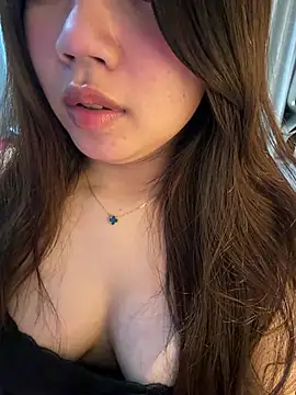 Snapshot of Hotellinh12 chatting on April 2026 04:40:01 PM Hotellinh12 online show from April 2026 04:40:01 PM