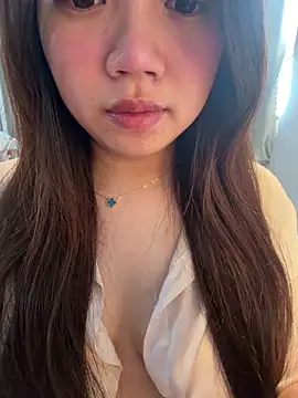 Snapshot of Hotellinh12 chatting on April 2026 05:56:02 AM Hotellinh12 online show from April 2026 05:56:02 AM