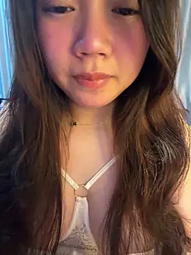 Snapshot of Hotellinh12 chatting on April 2026 04:03:01 PM Hotellinh12 online show from April 2026 04:03:01 PM