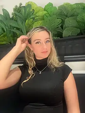 Snapshot of MaryDeniro chatting on May 2026 12:26:02 AM MaryDeniro online show from May 2026 12:26:02 AM