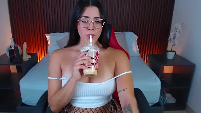 Snapshot of lizowenn_ chatting on February 2025 04:00:02 PM lizowenn online show from February 2025 04:00:02 PM