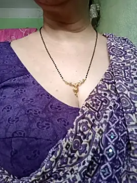 Snapshot of Rosy-B chatting on April 2026 11:19:01 AM Rosy-B online show from April 2026 11:19:01 AM