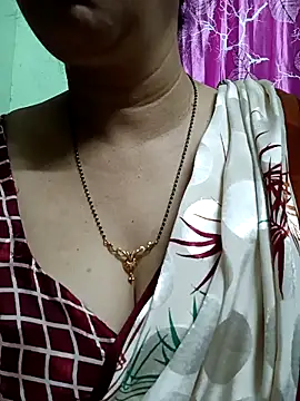 Snapshot of Rosy-B chatting on April 2026 11:13:01 PM Rosy-B online show from April 2026 11:13:01 PM