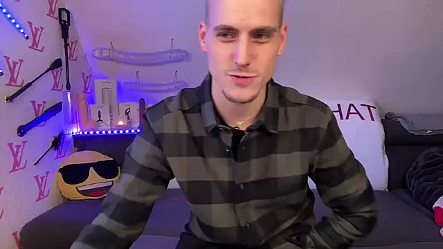 Cookieboy88 online show from February 2026 04:25:02 PM