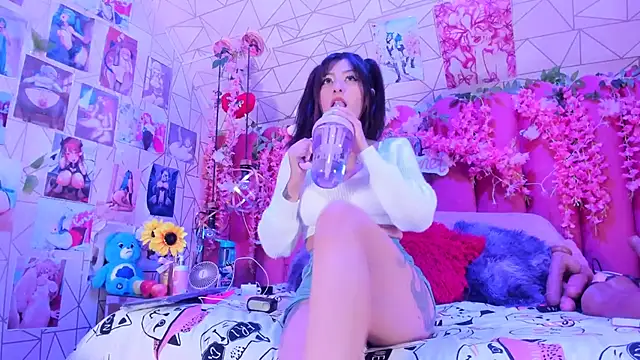 Alicebenett online show from April 2026 08:39:01 PM