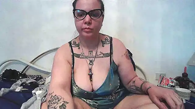 AliceBehind online show from April 2026 05:29:02 AM