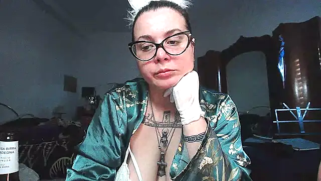 AliceBehind online show from April 2026 04:01:01 PM