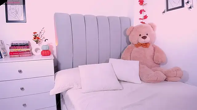 DannaHyde online show from October 2025 05:35:01 PM