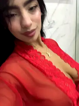 Snapshot of IzzyWild chatting on October 2025 10:32:02 AM IzzyWild online show from October 2025 10:32:02 AM