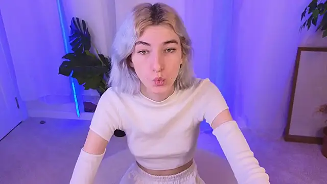 Mia Cheers online show from December 2024 01:51:01 PM