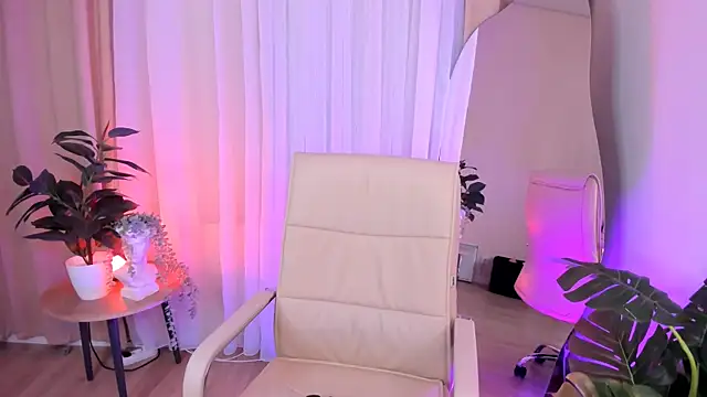 Mia Cheers online show from February 2025 01:33:01 PM